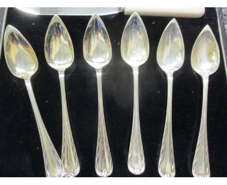 A boxed set of six George V grapefruit spoons in silver, dated 1914 together with a later knife (silver weight 196.8g) 