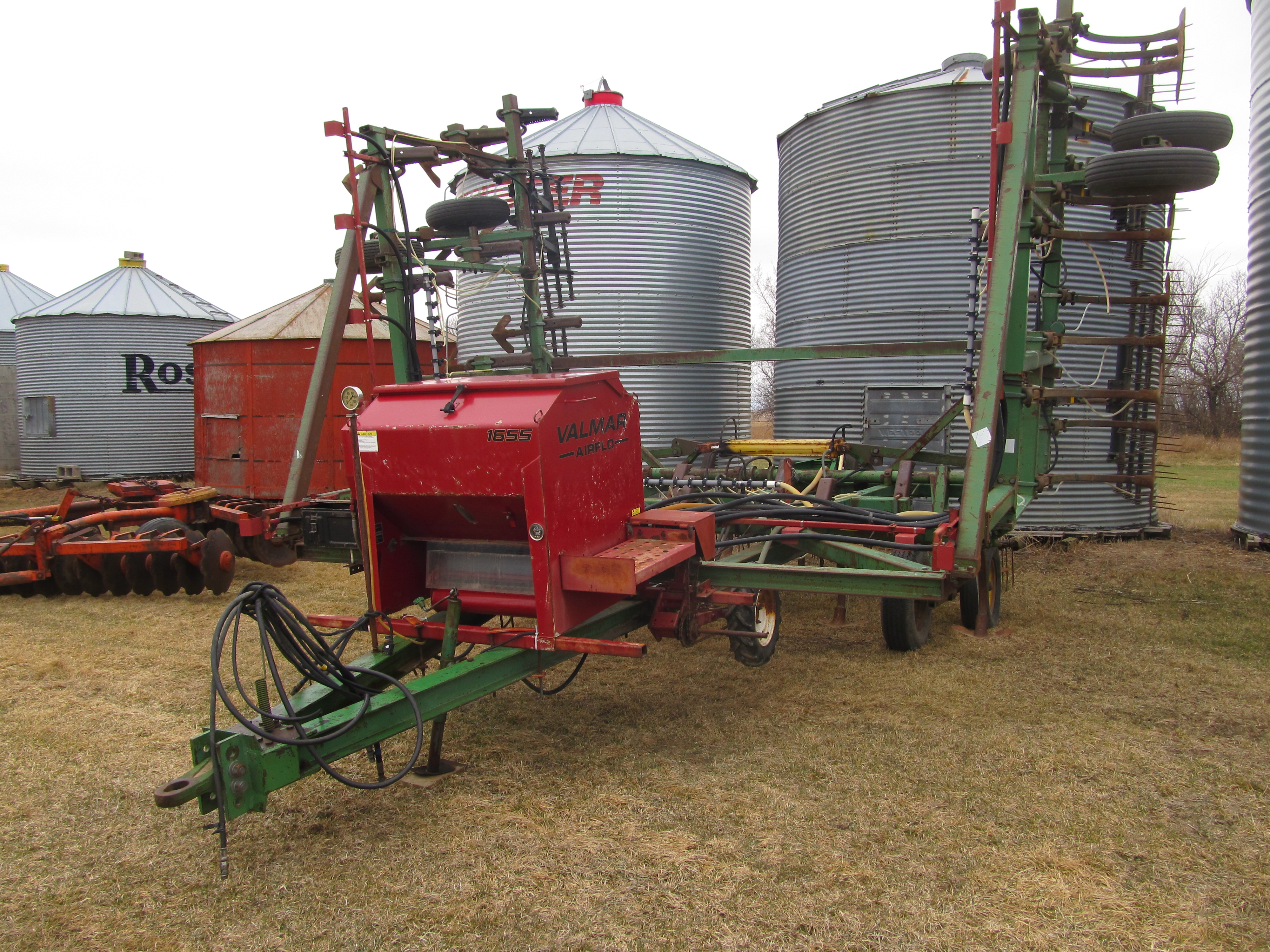 JOHN DEERE 1610 CULTIVATOR; 35 Feet, Degelman Harrows, Valmar 1655