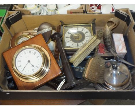 A TRAY OF VINTAGE COLLECTABLES TO INCLUDE BAKELITE ITEMS, CLOCKS, SILVER MOUNTED CLOTHES BRUSH ETC. 