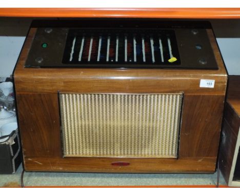 A VINTAGE PYE THE CAMBRIDGE INTERNATIONAL RADIO 