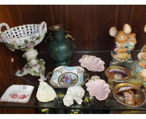 A COLLECTION OF CERAMICS ETC TO INCLUDE A PIERCED COMPORT THREE LEAF BACKSTAMP, GOEBEL CAT FIGURE ETC (10)