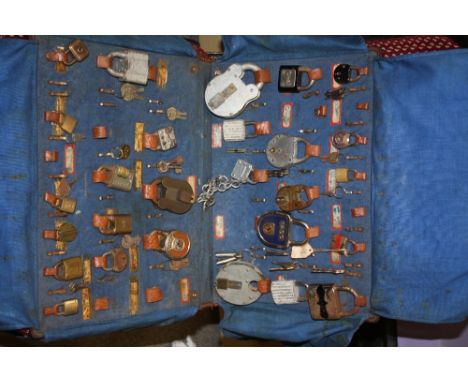 A VINTAGE TRAVELLING SALESMAN'S CASE CONTAINING A COLLECTION OF VINTAGE PADLOCK SAMPLES