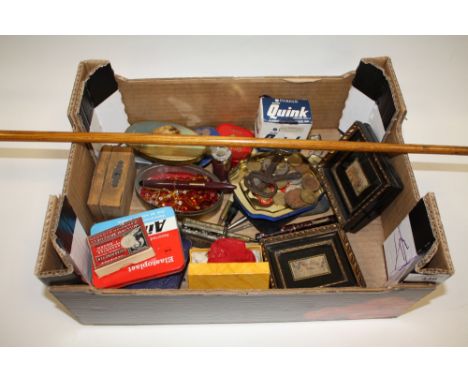 A TRAY OF COLLECTABLES TO INCLUDE VINTAGE PENS, BAXTER STYLE PRINTS, SWAGGER STICK ETC