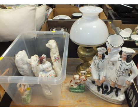 A BOX OF STAFFORDSHIRE STYLE CERAMIC FIGURES TOGETHER WITH AN OIL LAMP 
