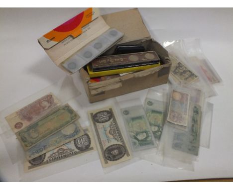 A COLLECTION OF VINTAGE COINAGE BANK NOTES