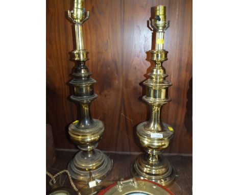 A PAIR OF VINTAGE BRASS TABLE LAMPS 