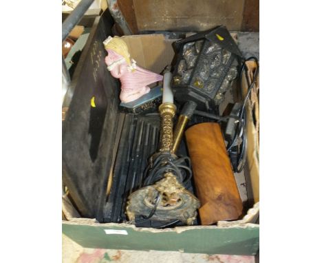 A TRAY OF VINTAGE ITEMS TO INCLUDE A CASED MICROMETER, WALL LANTERN, CAST DOOR STOP ETC. 
