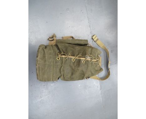 Rare WW2 Pattern Airborne Forces Leg Drop Bag  dark green canvas tubular bag with padded base section. Lace up rope side and 