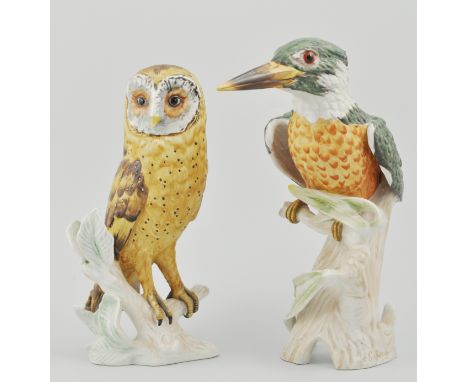Small collection of bird models including, a Goebel owl KV112, a kestrel, KV110 and five others (7).