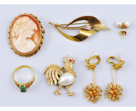 9ct gold cameo brooch, yellow metal pearl set cockerill brooch, dress ring etc.