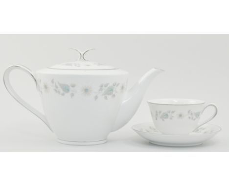 Noritake part dinner, breakfast and tea service, Wellersly pattern 6214, (2 boxes) approx 73 pieces.