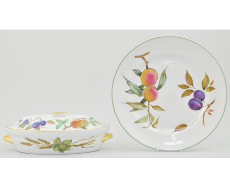 Small collection of Royal Worcester Evesham dinner wares, including tureens and plates, (1 box) approx 31 pieces.