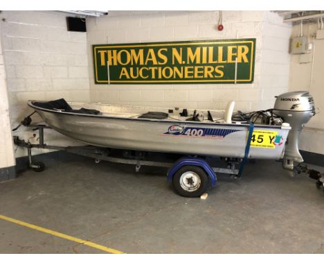 A Linder 400 Sportsman aluminium boat, length 4.01 metres, beam 1.64 meters, with steering console fitted, with stern, midshi