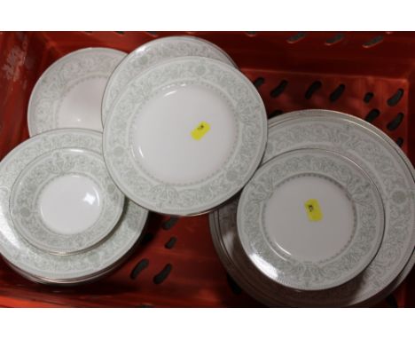 A TRAY OF ROYAL WORCESTER ALLEGRO PLATES AND BOWLS (PLASTIC TRAY NOT INCLUDED)
