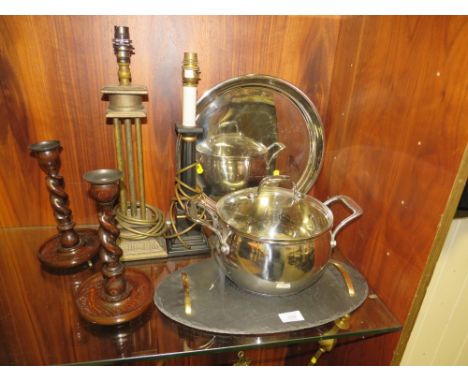 A SELECTION OF HOUSEHOLD ITEMS TO INCLUDE AN M &amp; S TABLE LAMP, SLATE SERVING PLATTER ETC.