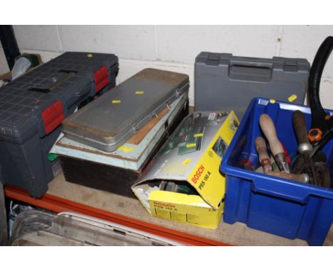 A SELECTION OF HAND TOOLS ETC TO INCLUDE  A TOOLBOX AND CONTENTS, CASED SOCKET SET, BOSCH SANDER ETC