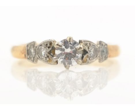 Brilliant cut diamond gold ring centre stone approx 0.25 carat stamped PLAT & 18ct   Condition Report  Approx 2.8gm, size K C