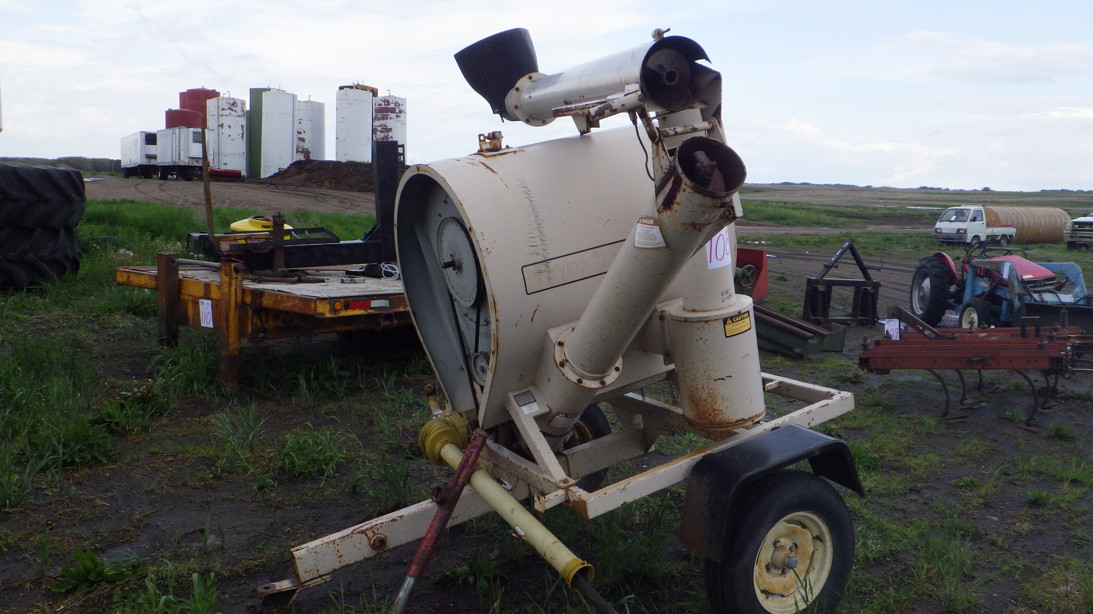 REM Mfg. Ltd. 552 Midwest Grain Vacuum