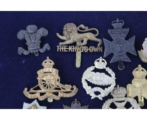 15 x Vintage WW1 Onwards military cap badges Inc Bermuda Rifles, Tanks Etc