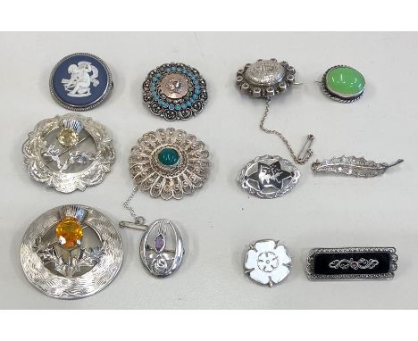 Selection of 12 vintage silver jewellery brooches 