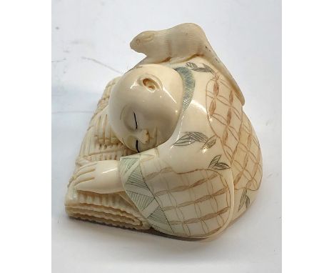 Fine early 20th century signed japanese ivory Netsuke 