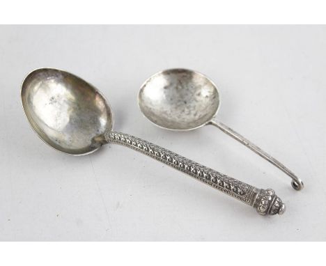 2 x Vintage .925 sterling silver decorative spoons includes hallmarks, caddy (62g)
