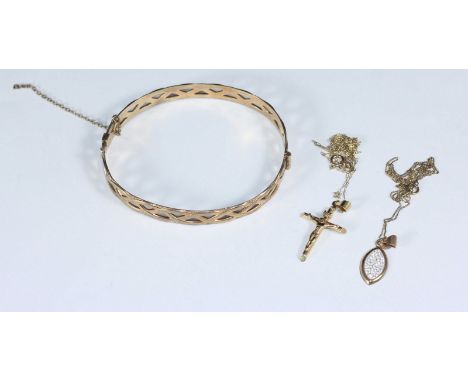 A 9ct gold pierced hinged bangle, together with a 9ct gold crucifix and gross weight approximately 14.2g.