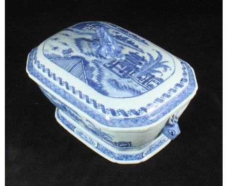 A Chinese Qianlong period blue & white porcelain tureen & cover, of elongated octagonal form with stylised fish finial and an