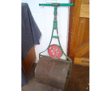 An early 20th Century cast iron garden roller. 
