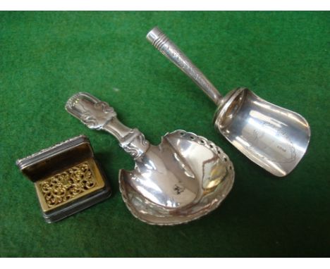 A William IV silver vinaigrette, Birmingham, 1835, makers mark T.S poss Thomas Shaw, rectangular, the hinged lid with raised 