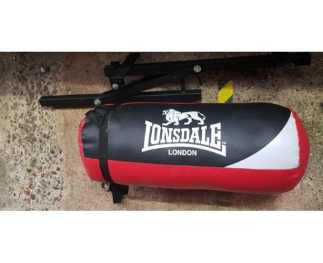 1 LONSDALE KICK BOXING BAG &amp; WALL MOUNTING BRACKET (BAG A/F)