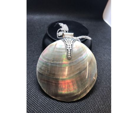 SIL &amp; MOP SHELL PENDANT &amp; CHAIN