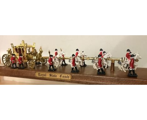 MODEL OF THE ROYAL STATE COACH ON PRESENTATION