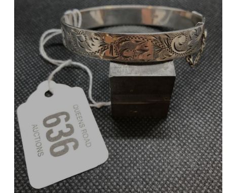 DECORATIVE SIL CHILDS BANGLE WITH SAFETY CHAIN