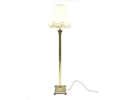 Brass column standard lamp with shade, H146cm - Condition Report 