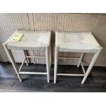 LOT: (2) Tabourets en Bois, Siège en Osier- robuste