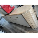 Beau Comptoir de Réception en Bois, 9' x 17'' (+/-), 4-Tiroirs, 4-Portes