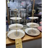 LOT: (2) Plateaux Présentoirs 3-Niveaux