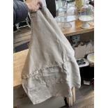 LOT: (5) Tabliers, avec Logo