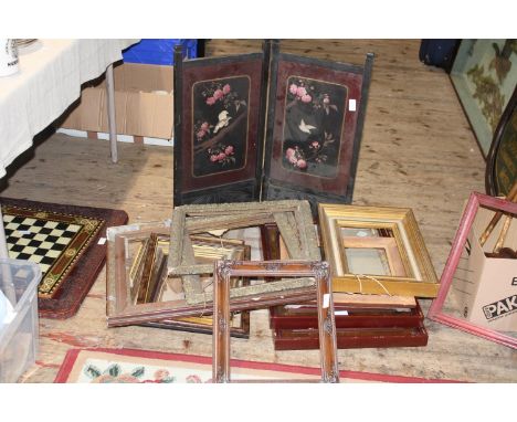A job lot of assorted antique &amp; vintage picture frames and small divider 
