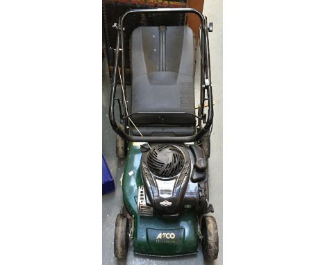 An Atco Quattro 16 lawnmower with Briggs &amp; Stratton 500E series 140cc engine 