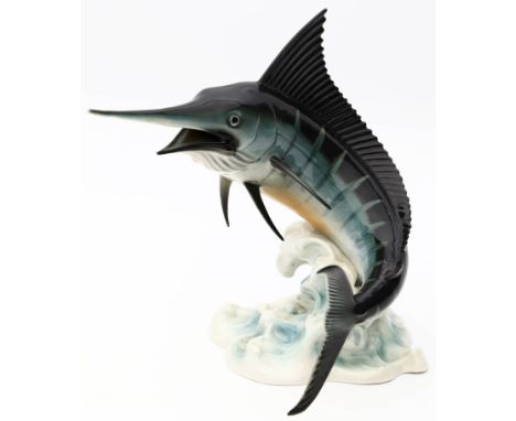 Skulptur "Blauer Marlin", Goebel. Keramik. Bunt staffiert. Stempelmarke Goebel, 20. Jh. H. 21 cm.