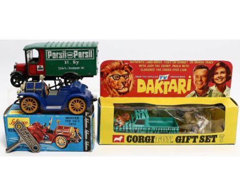 3 Spielzeugautos, Corgi Toys und Schuco: Daktari-Geschenkset Nr. 7 in Originalverpackung und nahezu unbespielt; bespielter un