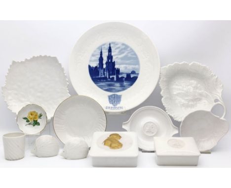 12 Teile Porzellan, KPM, Meissen und Fürstenberg. Porzellan. Tteils mit bunter Bemalung und Goldrand. Verschiedene Formen und