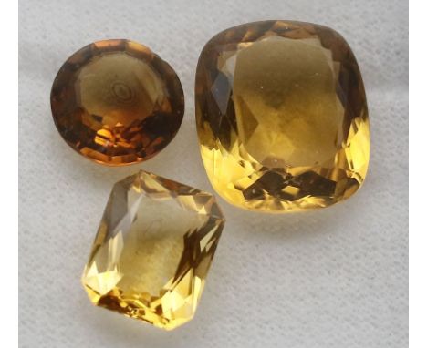 3 Citrine, zus. 23,92 ct. Unterschiedliche Facettschliffe. Verschiedene Farbnuancen. 