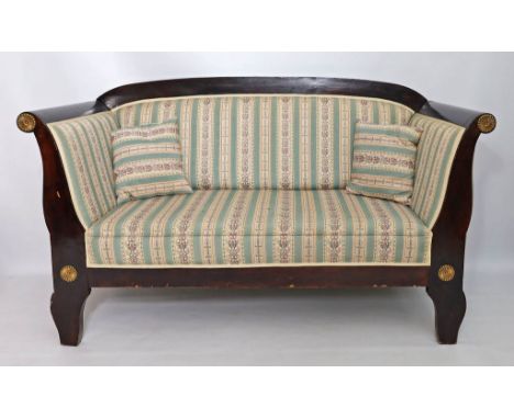 Biedermeier-Sofa. Holzgestell (nachlackiert) mit Messing-Applikationen. Polsterung. Stärkere Alters- und Gebrauchsspuren. Um 