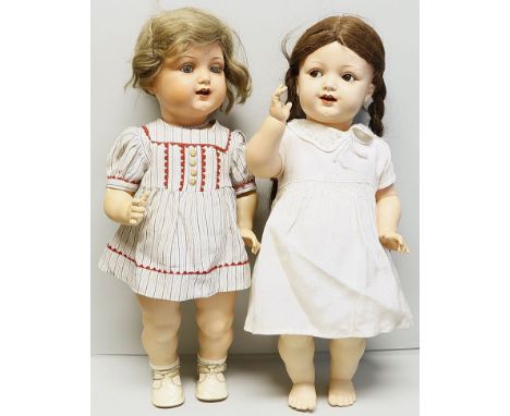 2 Puppenmädchen. Je Zelluloid-Kurbelkopf, gem. K*&R 728/7 Germany 43/46. Offener Mund mit modellierter Zunge und 2 Zähnen obe