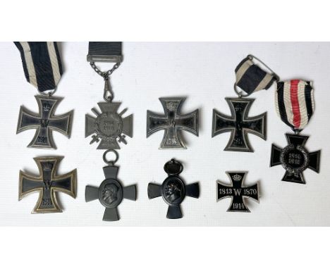 9 Auszeichnungen, 1. WK. Dabei Eisernes Kreuz, emailliertes Kreuz 1813/1870/1914, König Ludwig-Kreuz und Ehrenkreuz für Front