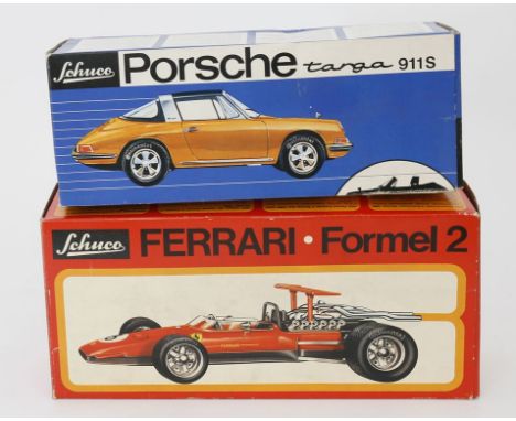 2 Spielzeugautos, Schuco. Porsche Targa 911S, Art.-Nr. 1081 und Ferrari Formel 2, Art.-Nr. 1073. Je besch. und Funktionen nic