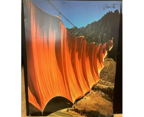 Christo (geb. 1935 Gabrowo/Bulgarien), eigentlich Christo Wladimirow Jawaschew "Valley Curtain", nach einem Foto von 1972. Re